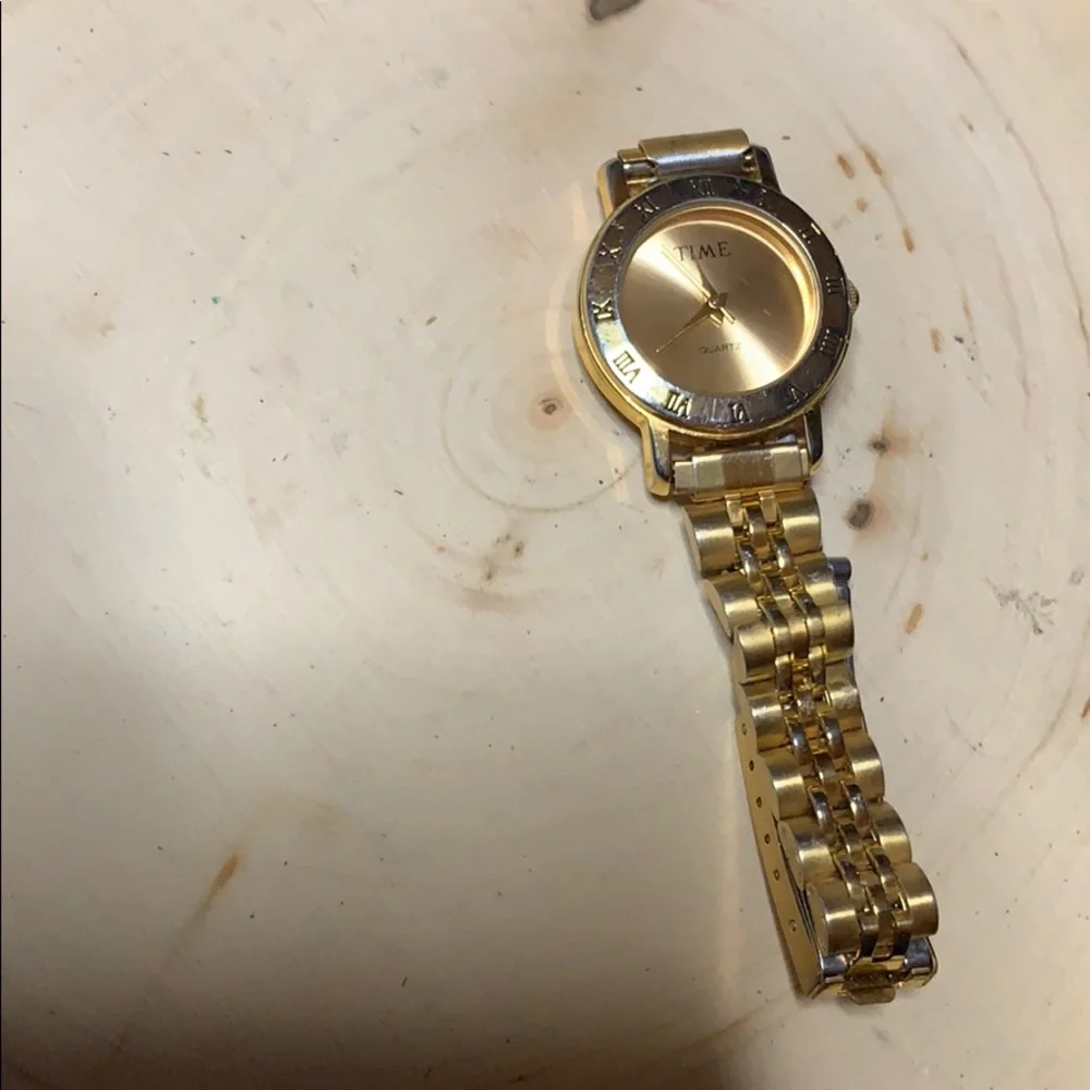 Vintage TIME Quartz Gold Tone Watch New Battery‎